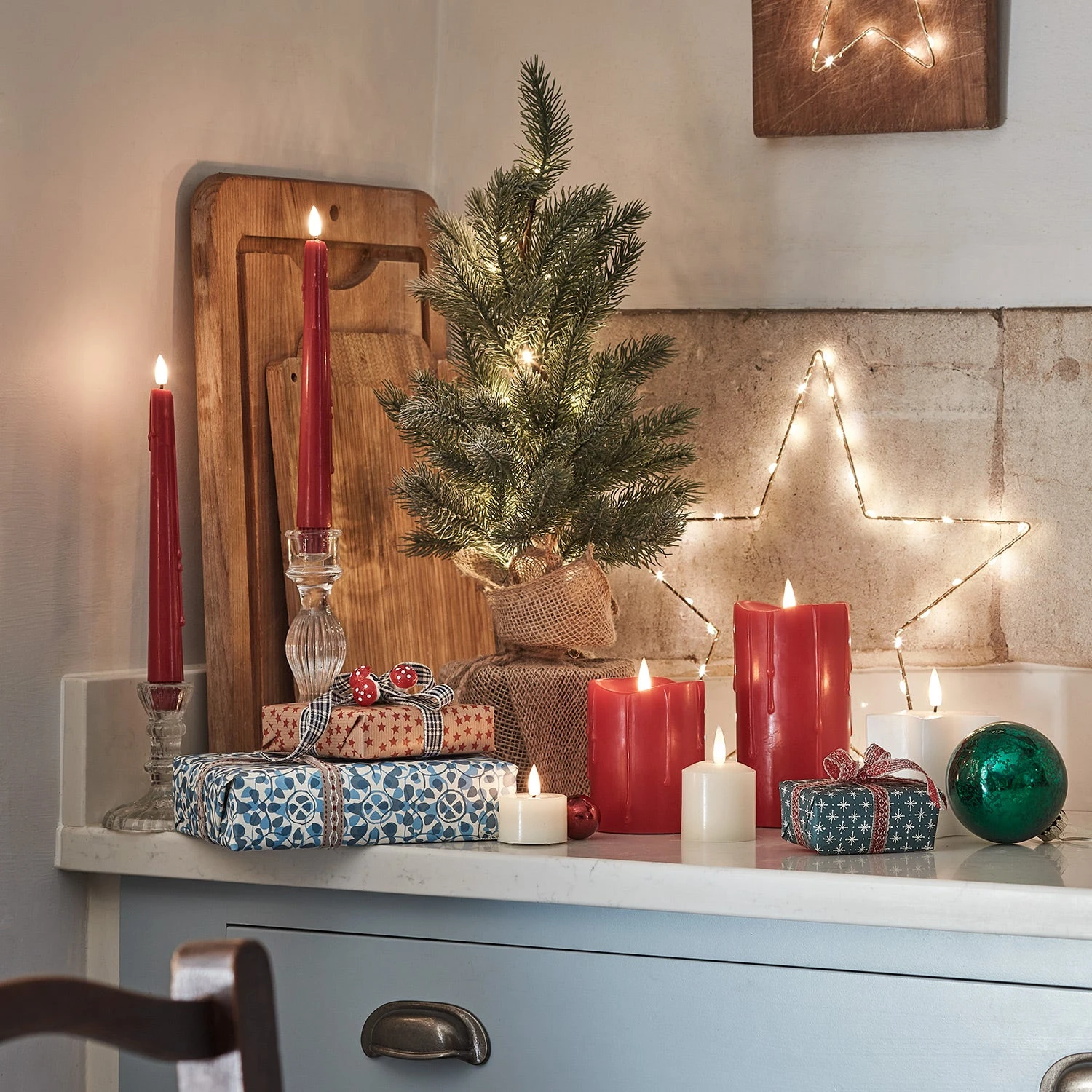 53cm Pre Lit Frosted Mini Christmas Tree 3 53cm Pre Lit Frosted Mini Christmas Tree - Image 3