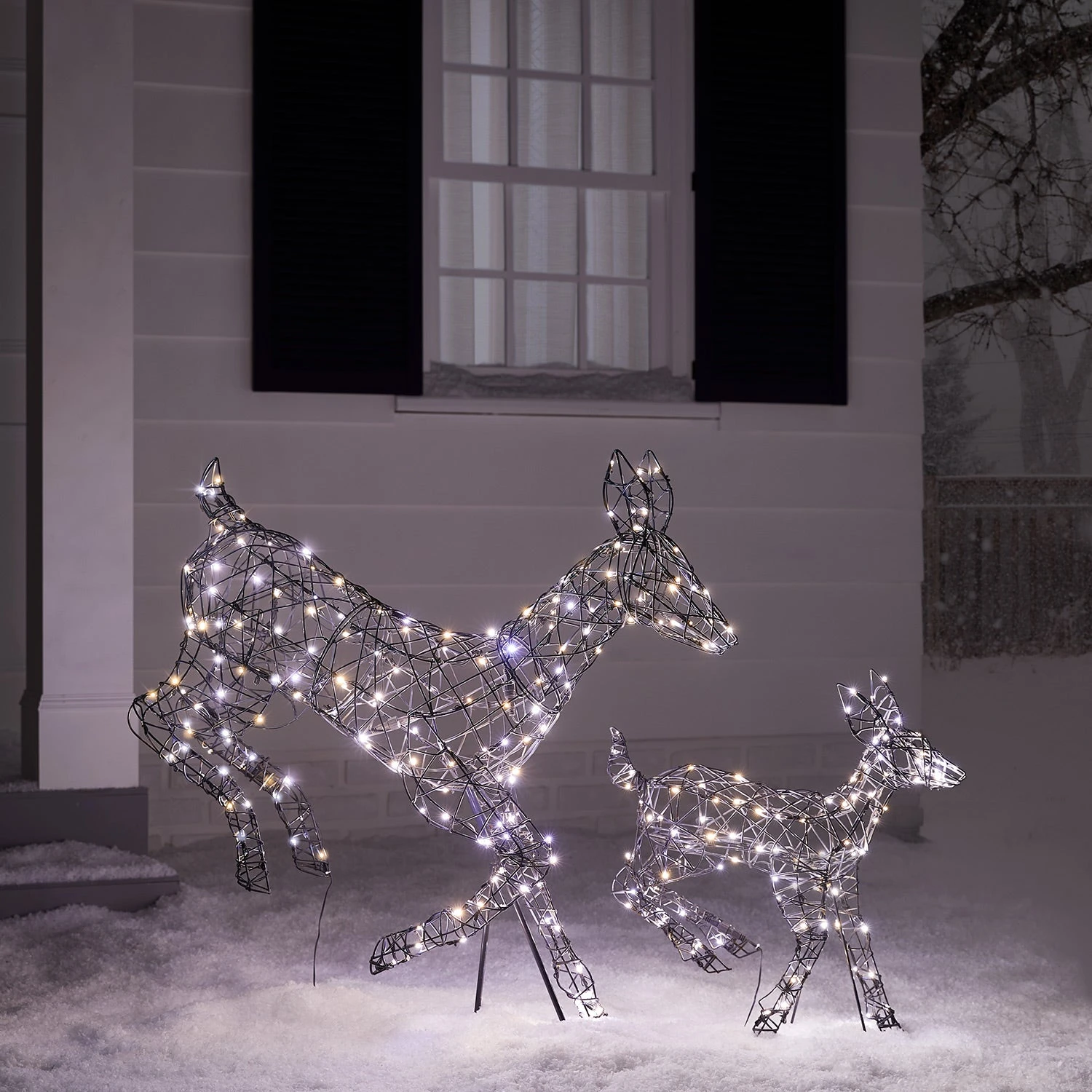 Regular Harlow Rattan Doe & Fawn Dual Colour LED Light Up Reindeer 24v 4 Regular Harlow Rattan Doe & Fawn Dual Colour LED Light Up Reindeer 24v - Image 4